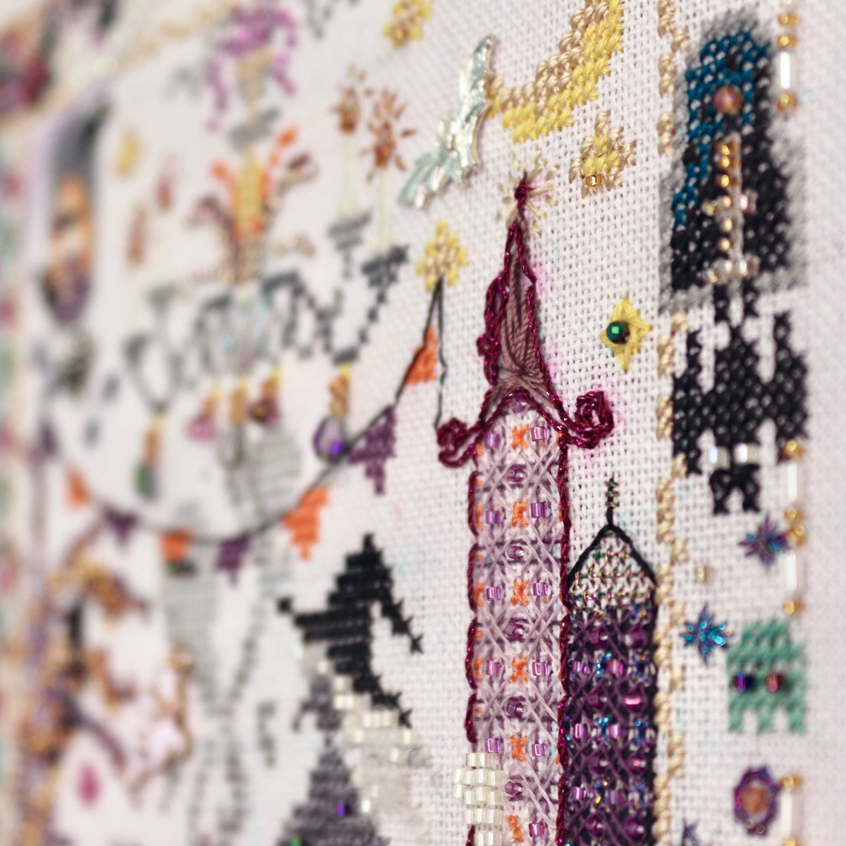 Halloween Fantasy Embroidery Kit (i-Fabric-045)