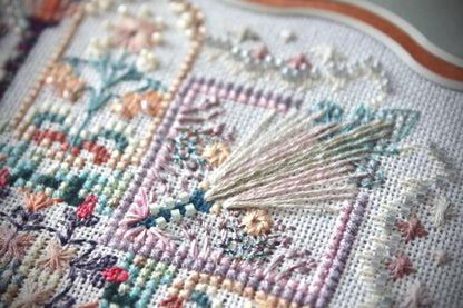 Cross Stitch & Beaded EmbroideryKit | Aster Courtyard｜Silk Threads｜Mother’s Day gift