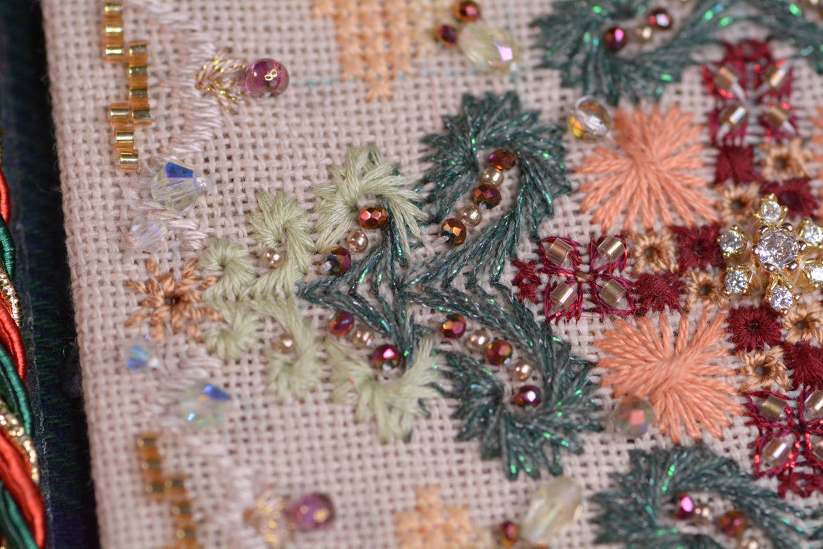 Christmas Cross Stitch Kit – DIY Gifts (2 Kits + Free Scarf & Hat 🎁)